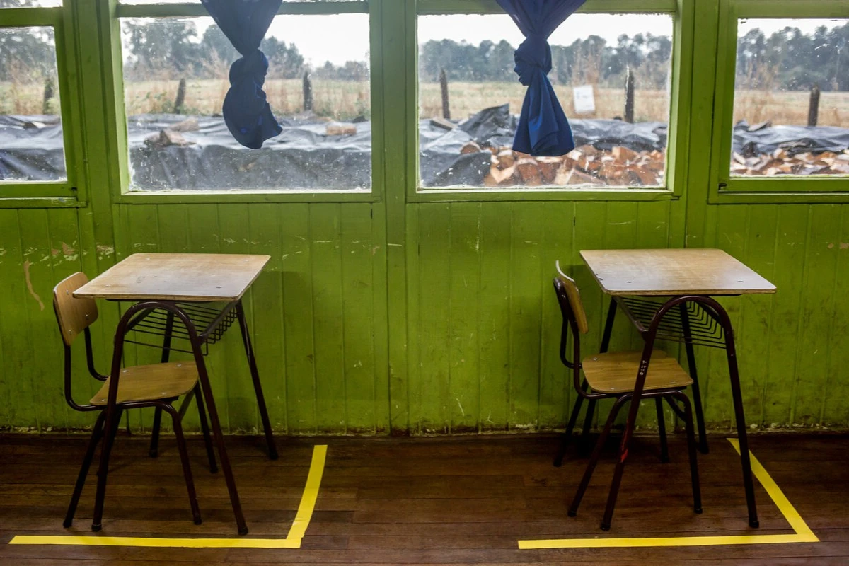 Pese a tendencia entre colegios más acomodados, segregación escolar cae a su nivel más bajo en 20 años