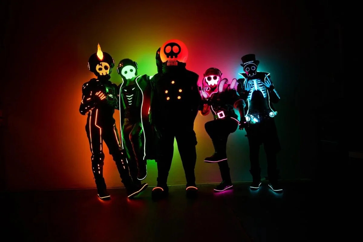 Banda viral de rock alternativo y estética gamer The Living Tombstone suma nueva fecha en Chile