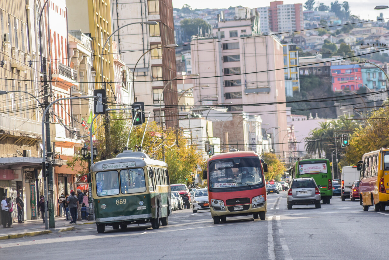 Alerta de tsunami: Regiones de Valparaíso y Biobío suspenderán circulación de locomoción colectiva