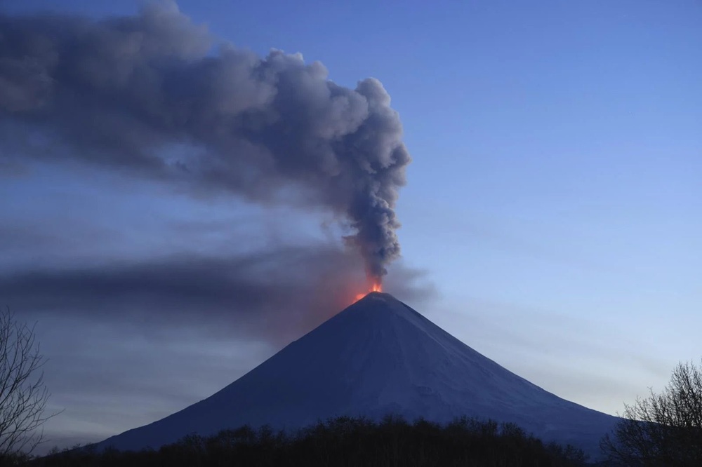 VIDEO| Terremoto de Rusia provoca erupción del volcán Kliuchevskói, el más alto de la zona de Eurasia