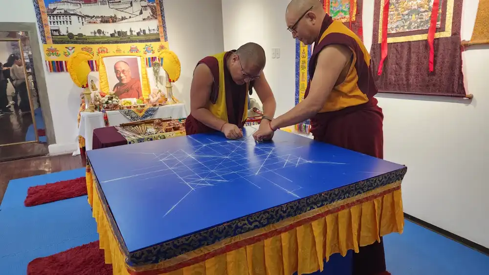 Artes Místicas del Tíbet en Santiago: Monjes tibetanos crearán Mandala de arena en vivo en Factoría Santa Rosa