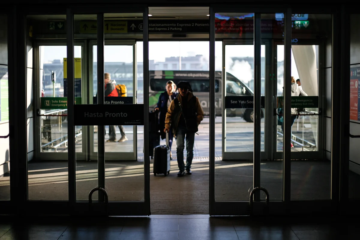 “Chile, Territorio Cultural”: Aeropuerto de Santiago despedirá a turistas con cortos sobre diversidad cultural del país