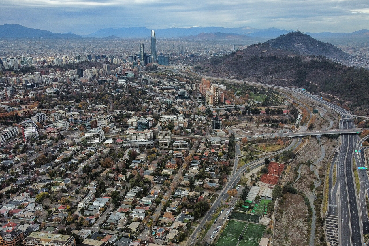 ¿Seguirá lloviendo en Santiago? Intensas precipitaciones despertaron a capitalinos este sábado