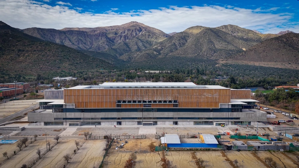 Estadio nuevo de la UC logra gran avance: Delegación Presidencial autoriza uso del Claro Arena