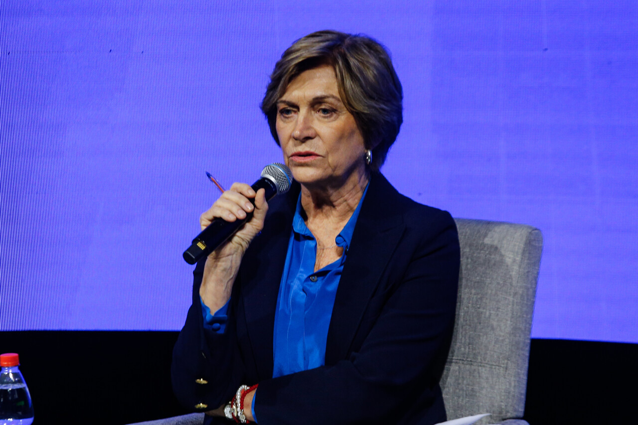 Matthei busca frenar su interminable caída en las encuestas y ofrece disculpas por justificar muertes en Golpe de Estado