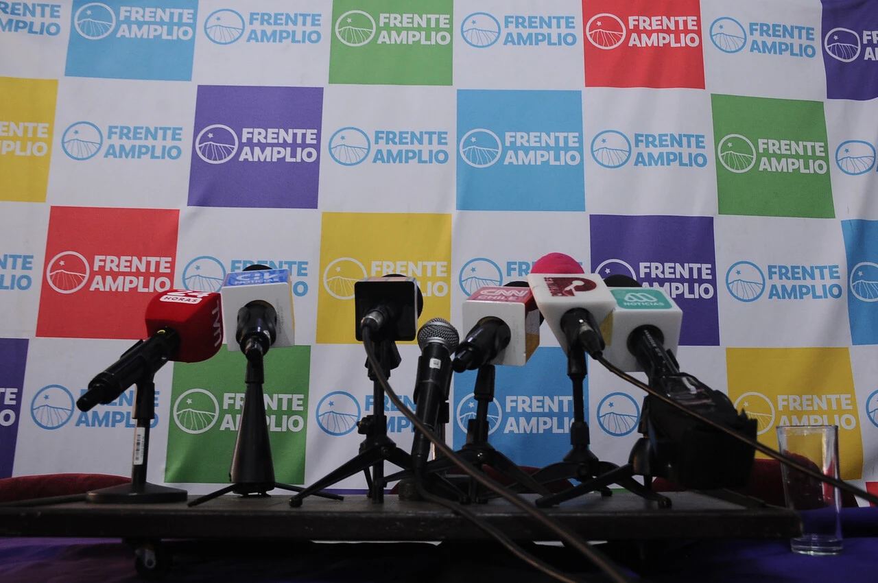 Valeria Cárcamo, Jaime Bassa, Marco Velarde y Leonardo Jofré: Los favoritos del FA para competir por la diputación