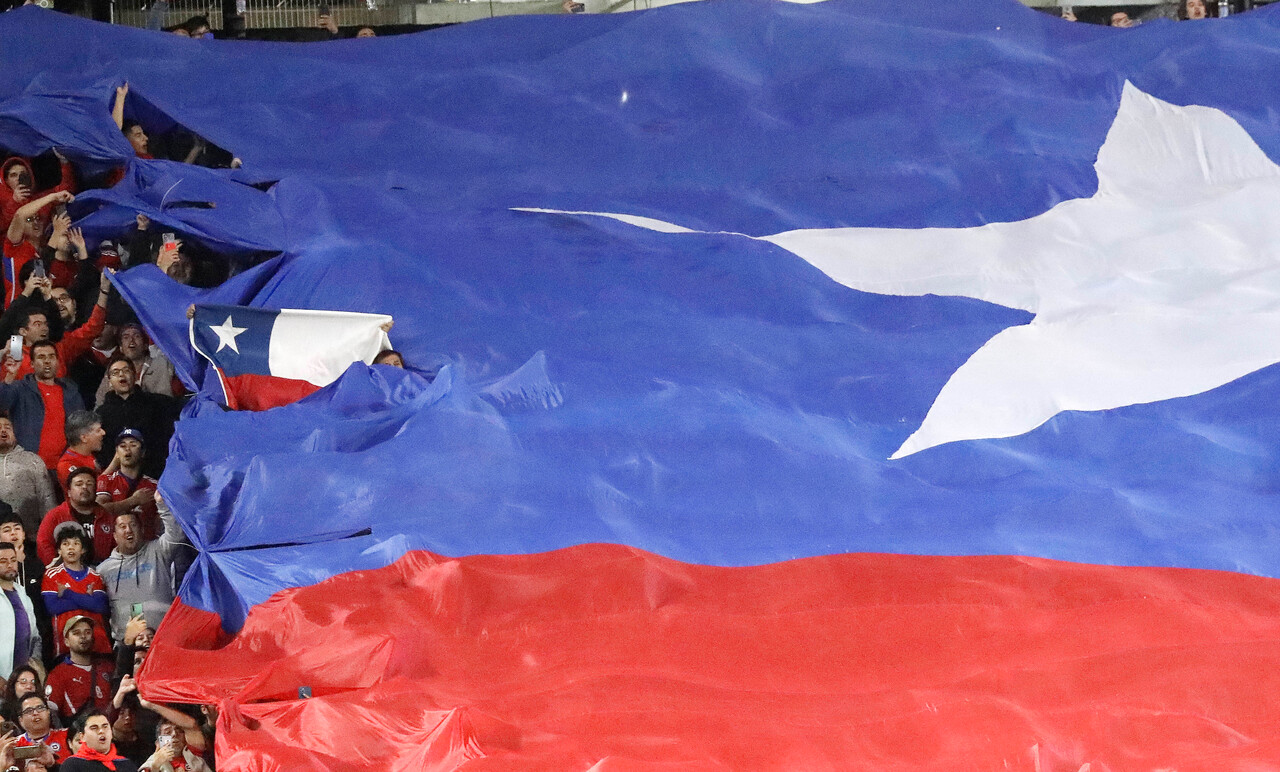Encuesta da radiografía del hincha chileno: 39% es de Colo Colo y mayoría cree que Elías Figueroa es el mejor de la historia