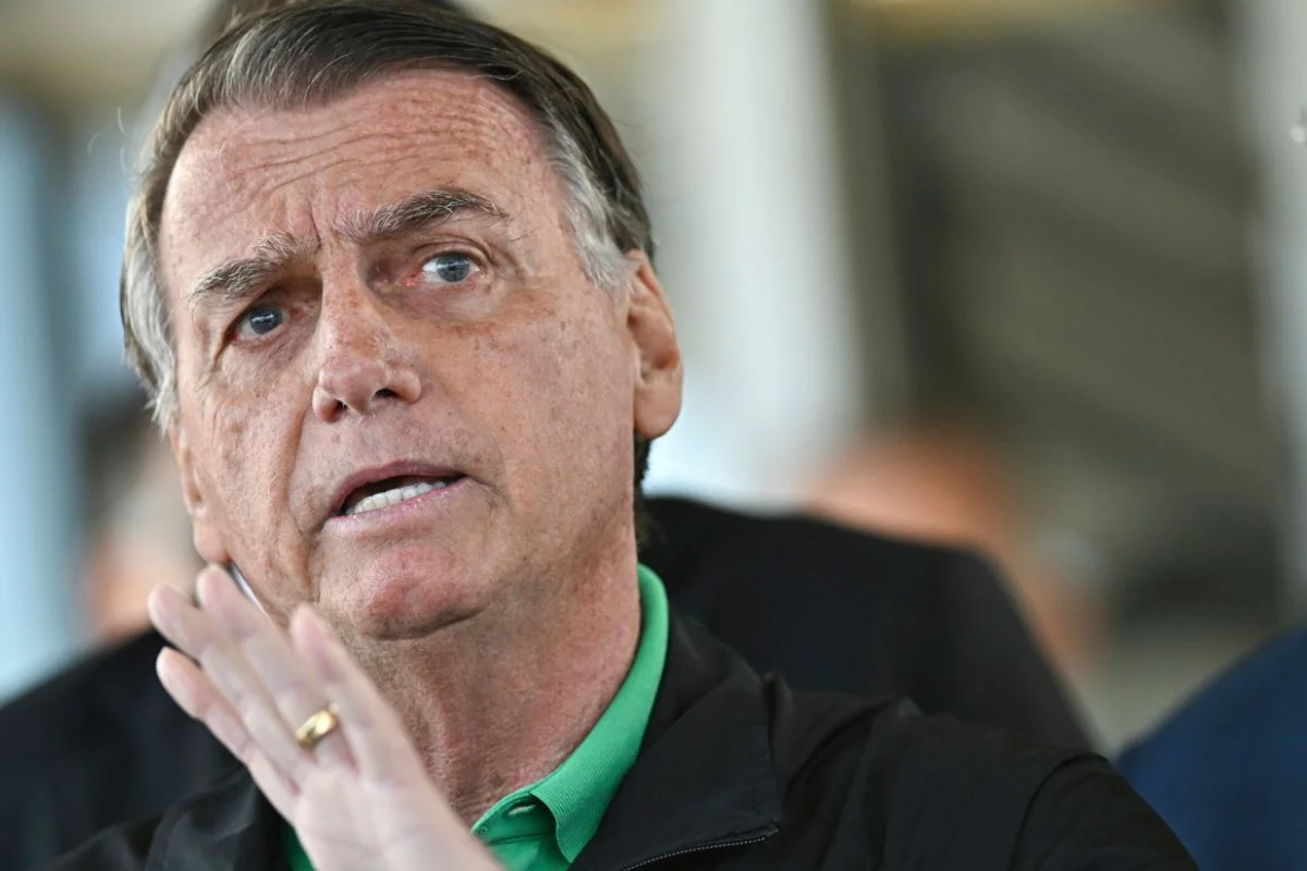 Ordenan arresto domiciliario a Bolsonaro por violar medidas cautelares en caso que investiga golpismo