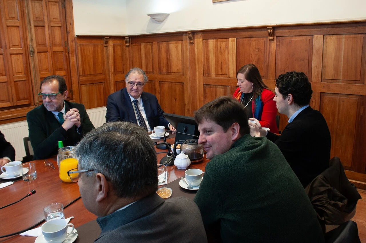 Que partidos grandes no abran espacios y que candidatos queden asilados: Las amenazas a la lista parlamentaria del oficialismo