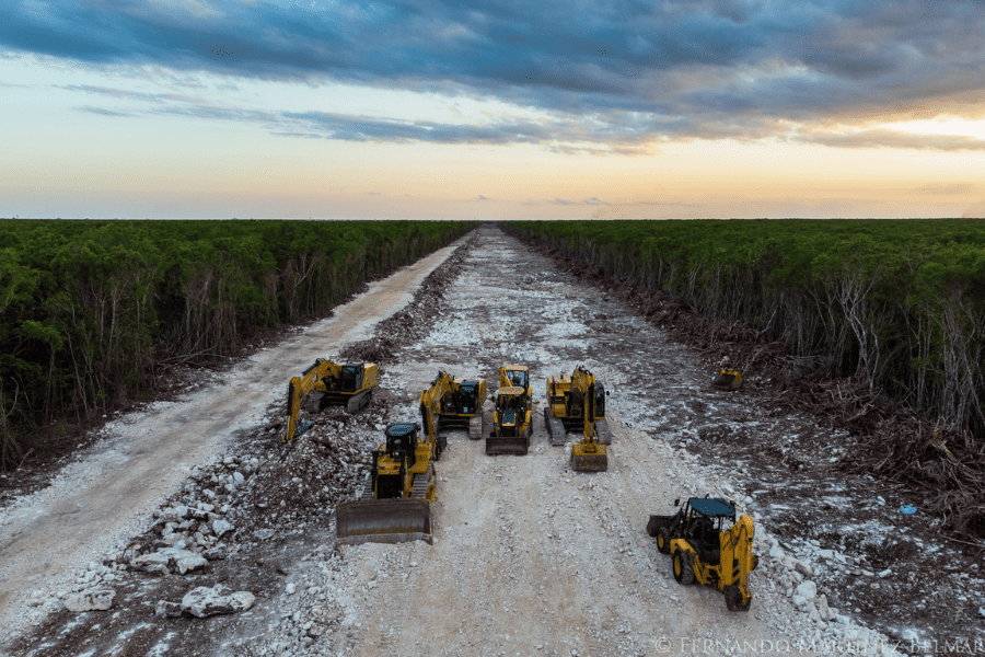 Fotos muestran el tren maya que ha dejado una estela de deforestación a su paso en el sur de México