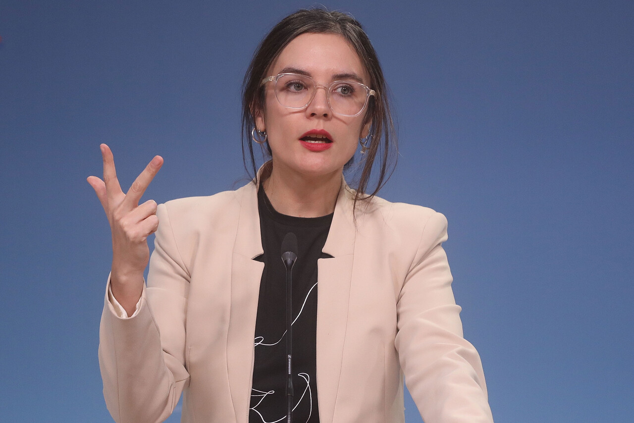 Ministra Vallejo responde a Kast tras sugerir gobernar por decreto: 
