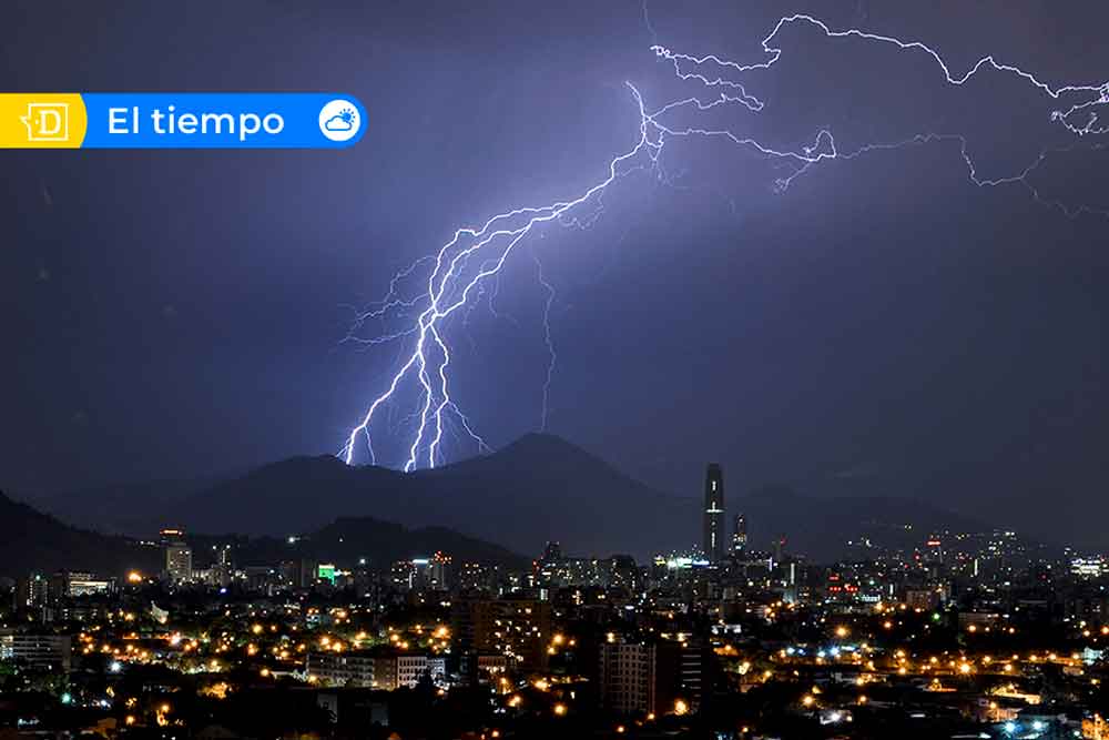 Lluvia y tormentas eléctricas en Santiago: Un jueves soleado se transformará en día invernal