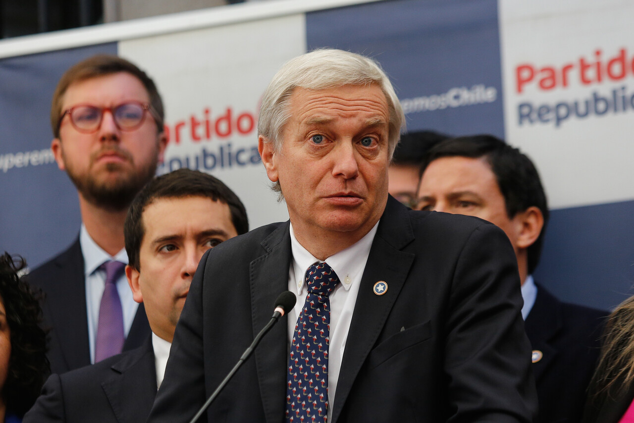 Kast recibe crítica por ausentarse en Comisión Investigadora por banda criminal de robo de cables: 