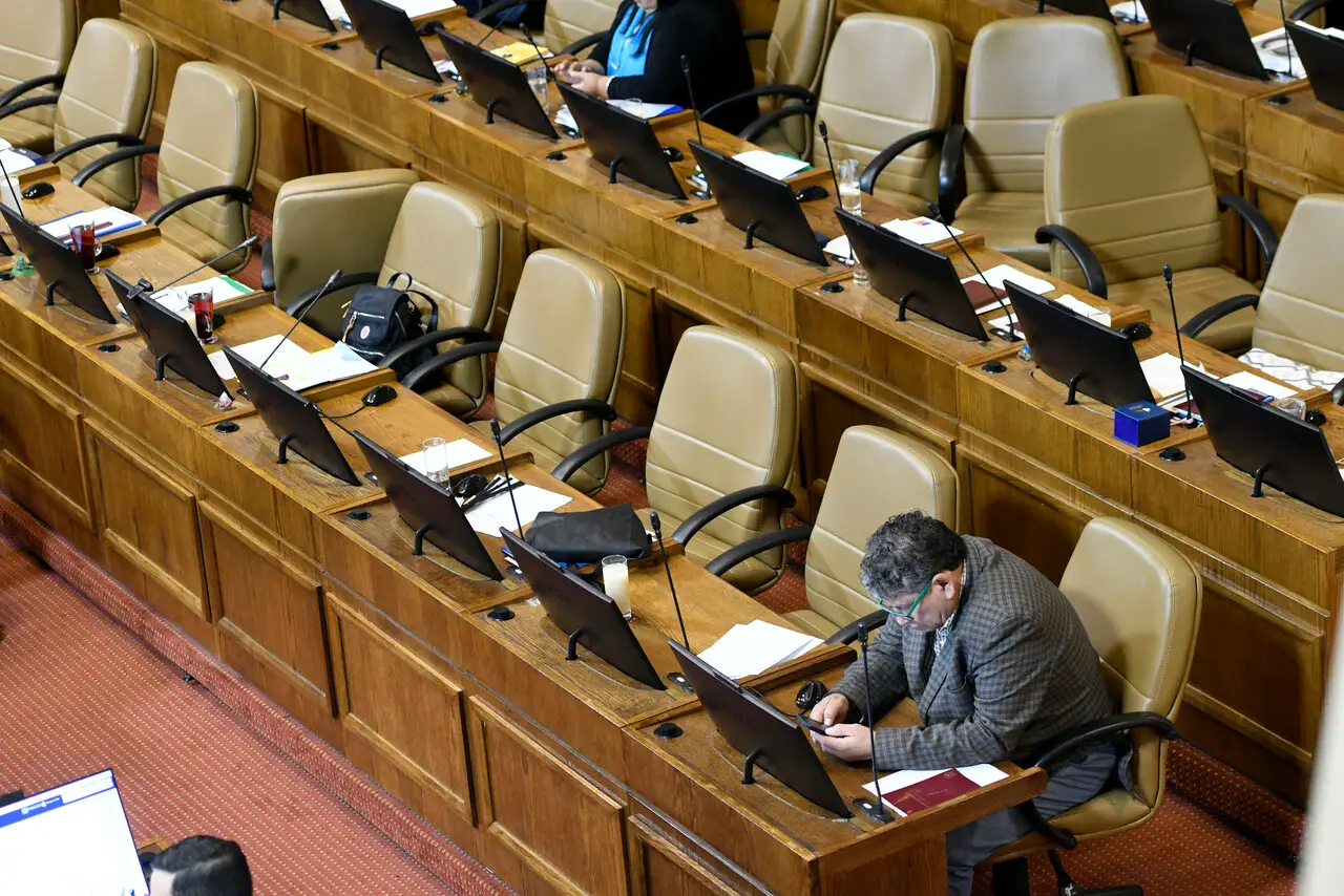 Acogen querella contra diputados que viajaron al extranjero en semana distrital: Investigarán fraude y uso de licencias falsas