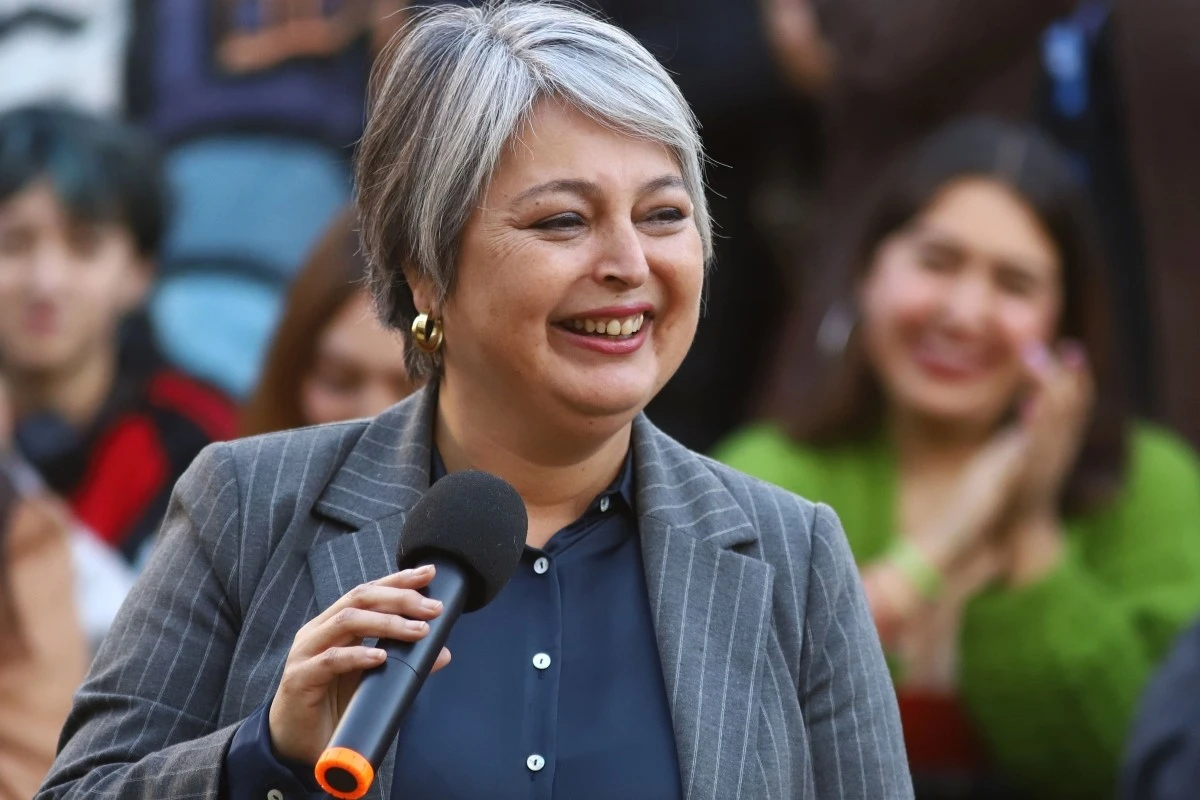 Encuesta Black & White: Jara lidera la carrera presidencial con 35% de adhesión popular