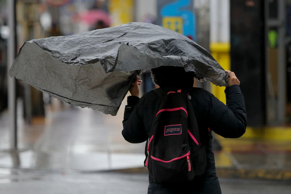 Vientos fuertes, nevadas y lluvia: DMC emite avisos y alertas meteorológicas para 6 regiones