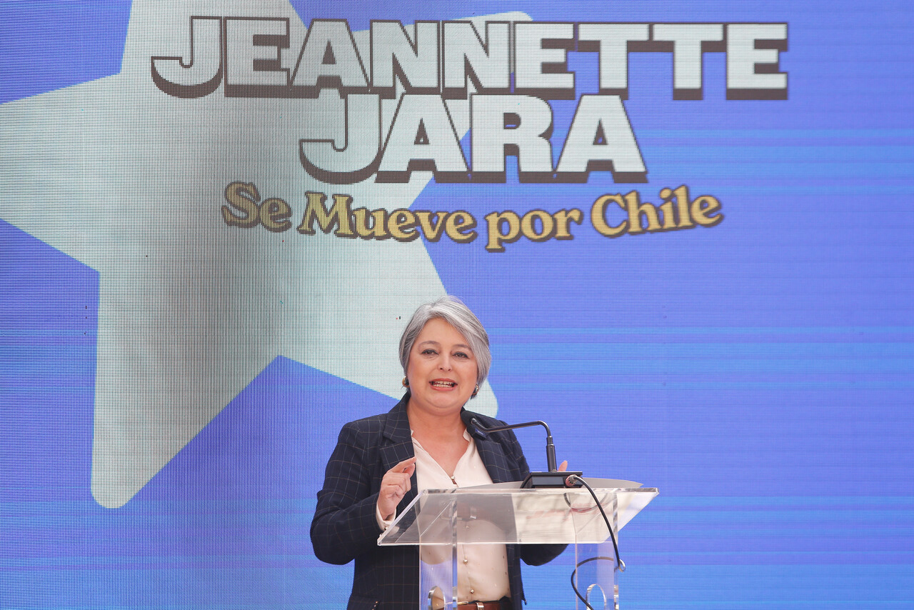 Jeannette Jara refuerza su equipo de campaña con Erico Aedo, Constanza Martínez y Leonardo Cubillos, entre otros