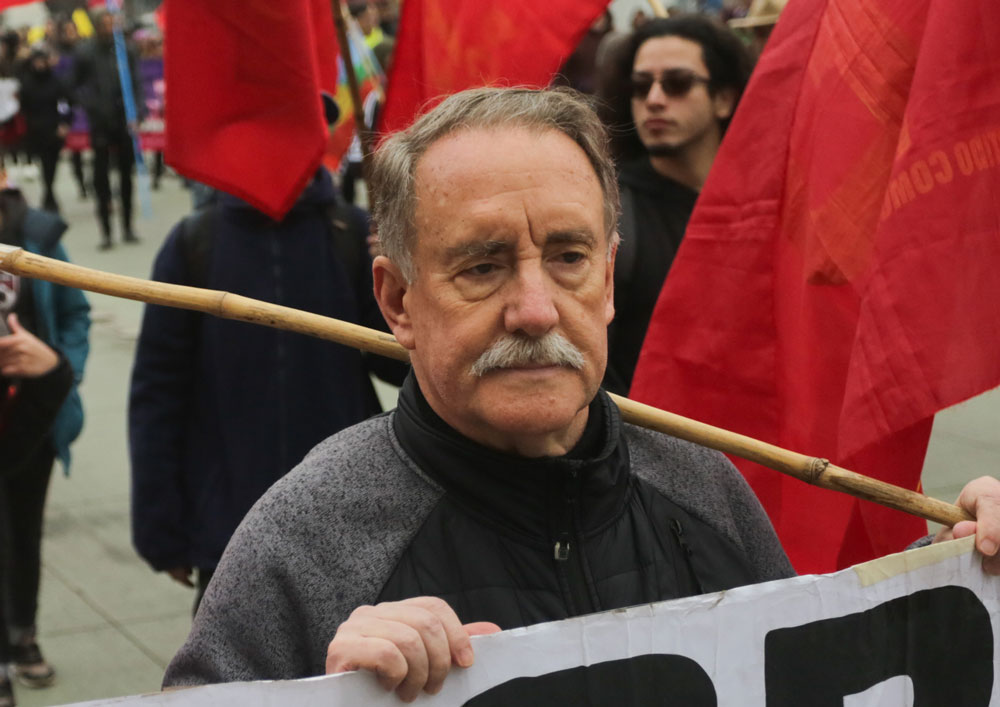 Ahora son 8: Eduardo Artés inscribe su “candidatura de ruptura” y desliza crítica a programa de Jara