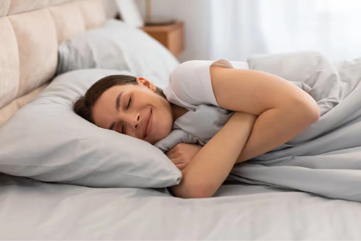 Cómo dormir bien: Cuál es la peor postura y qué otras reducen ronquidos y dolor de espalda