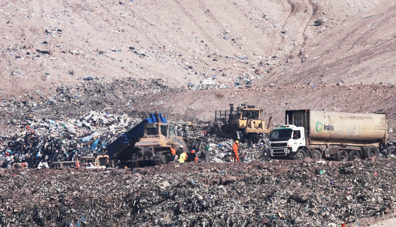 Más de 40% de la basura domiciliaria de Chile termina en rellenos sanitarios obsoletos o que deben cerrar en menos de 5 años
