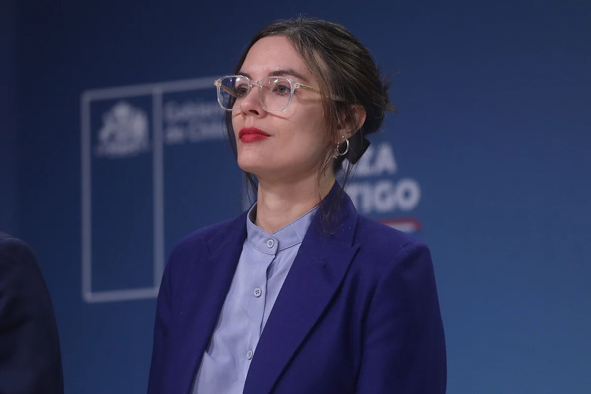 Camila Vallejo se mantiene en el gabinete pero refuerza la campaña de Jara con salida de su equipo de confianza