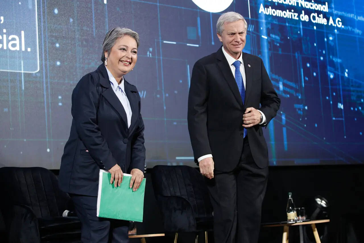 Jeannette Jara y José Antonio Kast protagonizan enfrentamiento digital por reforma de pensiones
