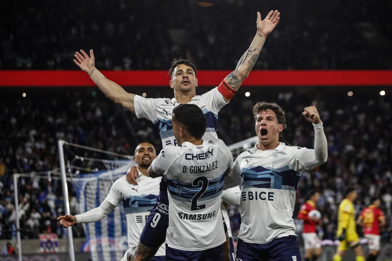 Fernando Zampedri anota el primer gol histórico del nuevo estadio Claro Arena de la Universidad Católica