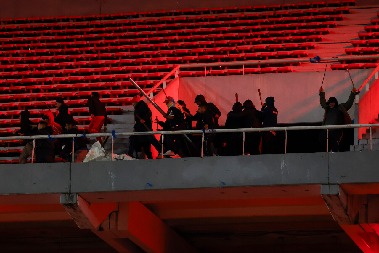 “Identificados 25 de los delincuentes”: Independiente castiga de por vida a barristas que atacaron a hinchas de la U