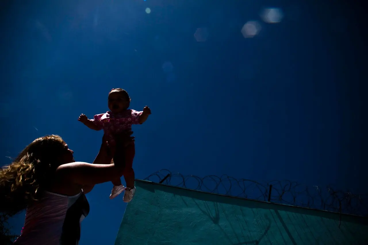 La realidad de mujeres privadas de libertad en Chile: Abandono desde la infancia, microtráfico y ausencia de políticas públicas