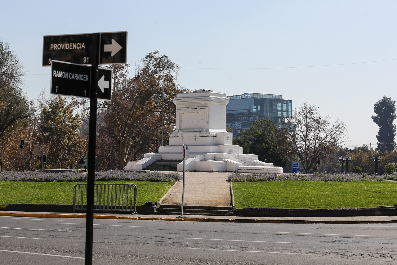 Más de 60 artistas responden críticas y defienden obra ganadora a monumento a Gabriela Mistral para nuevo eje Baquedano