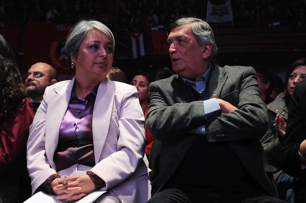 “No contribuyen en nada”: Las declaraciones cruzadas entre el PC y comando de Jeannette Jara que complican a la candidata