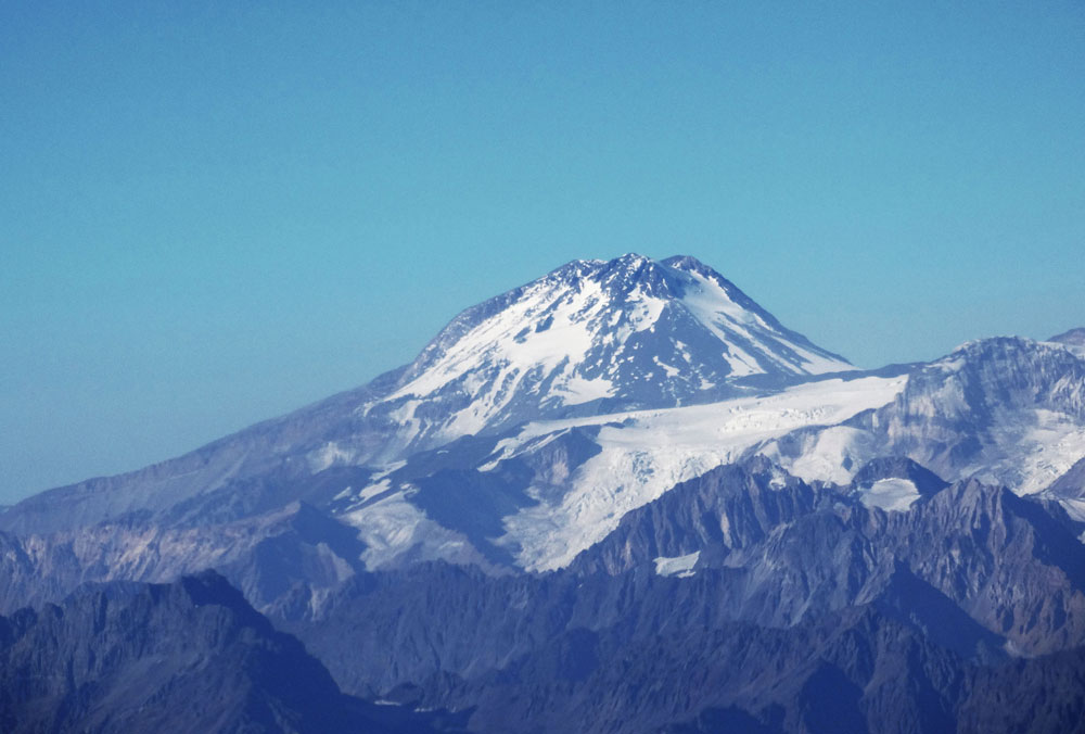 Volcán Tupungatito de la Región Metropolitana registra sismo asociado al movimiento de fluidos