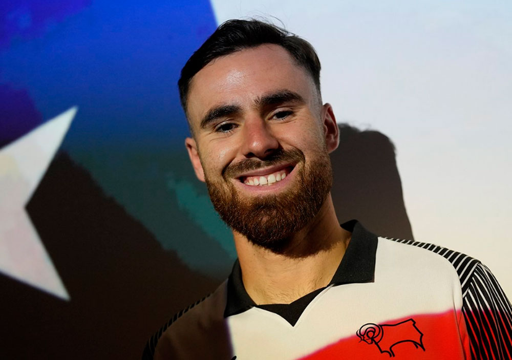 Ben Brereton Díaz también cambia de equipo en Inglaterra y se va al Derby County