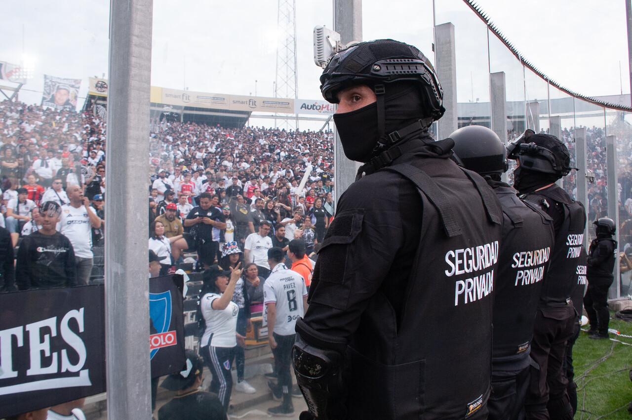 Nueva tragedia en Estadio Monumental: Hincha de Colo Colo muere tras caer del techo en pleno Superclásico