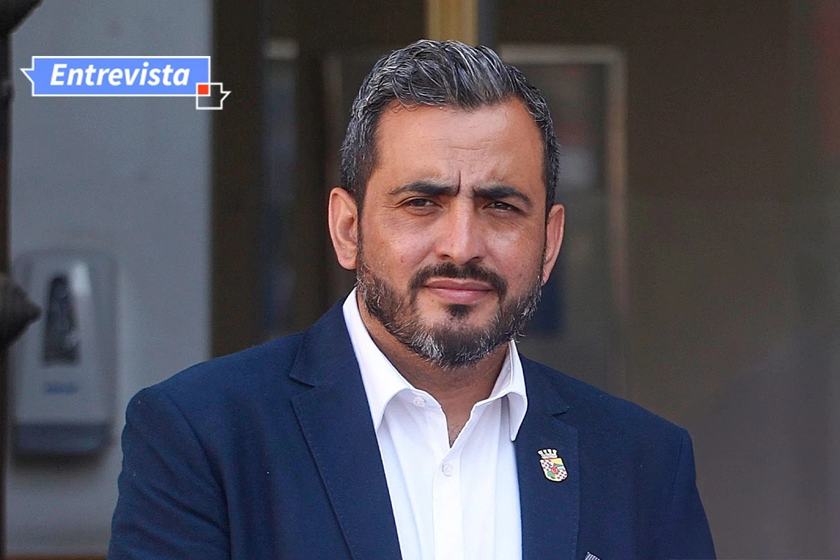 Alcalde White (PS) enfrenta la presidencial y advierte que en la derecha