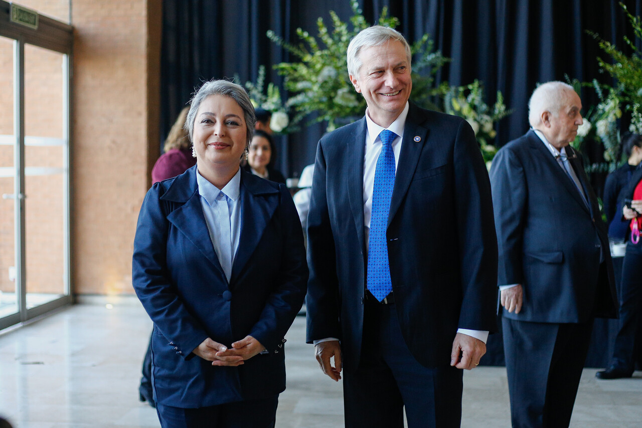 Jeannette Jara y José Antonio Kast siguen alejándose de Matthei: Las sorpresas de Cadem esta semana