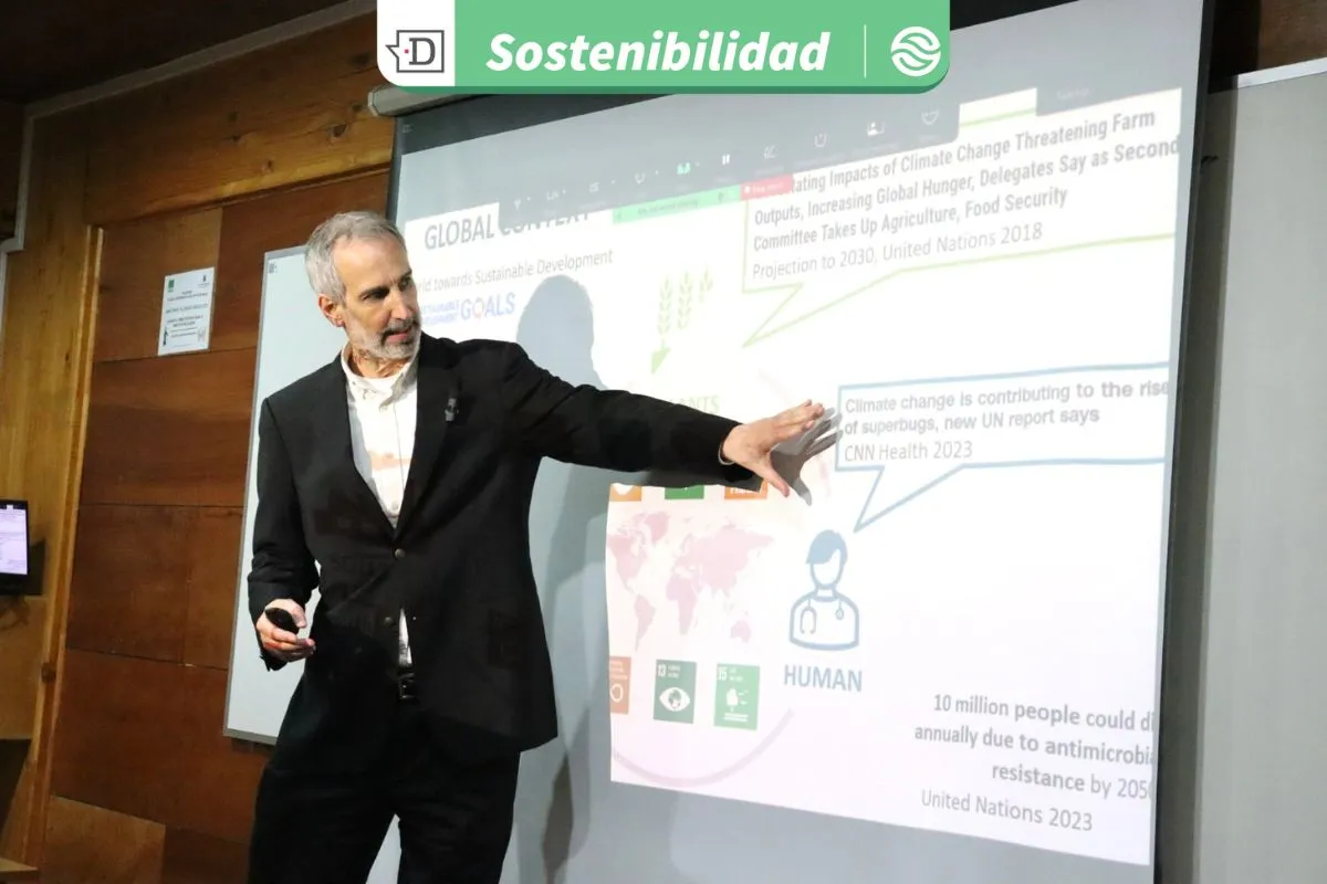 Coloquio sobre bioplásticos sustentables: Sede Puerto Montt UACh recibe a destacado académico e investigador