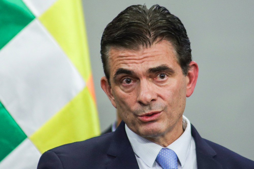 Candidato presidencial de Bolivia propuso legalizar autos robados que llegan desde Chile: Gobierno da tajante respuesta