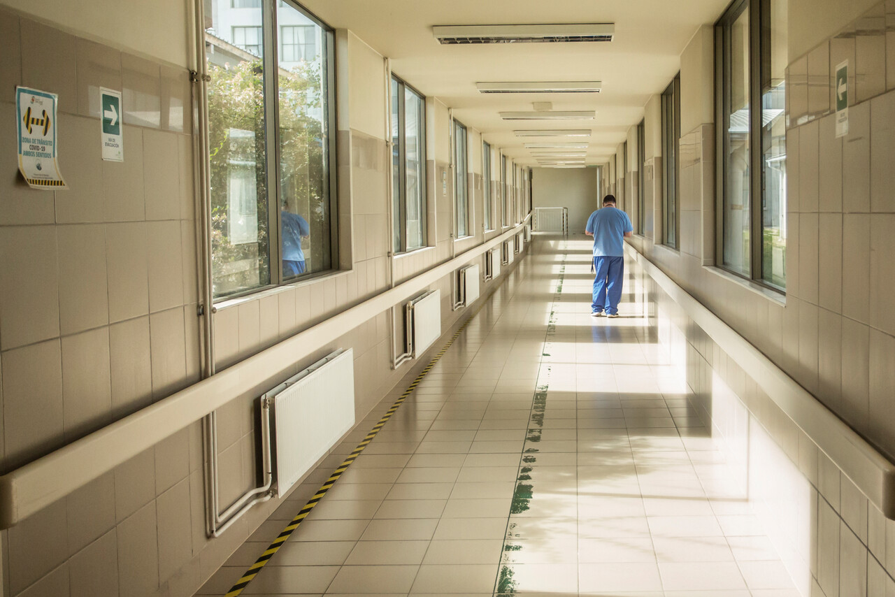 Agresiones a trabajador TEA en Hospital de Osorno impactan al mundo político: “Son constitutivos de tortura”