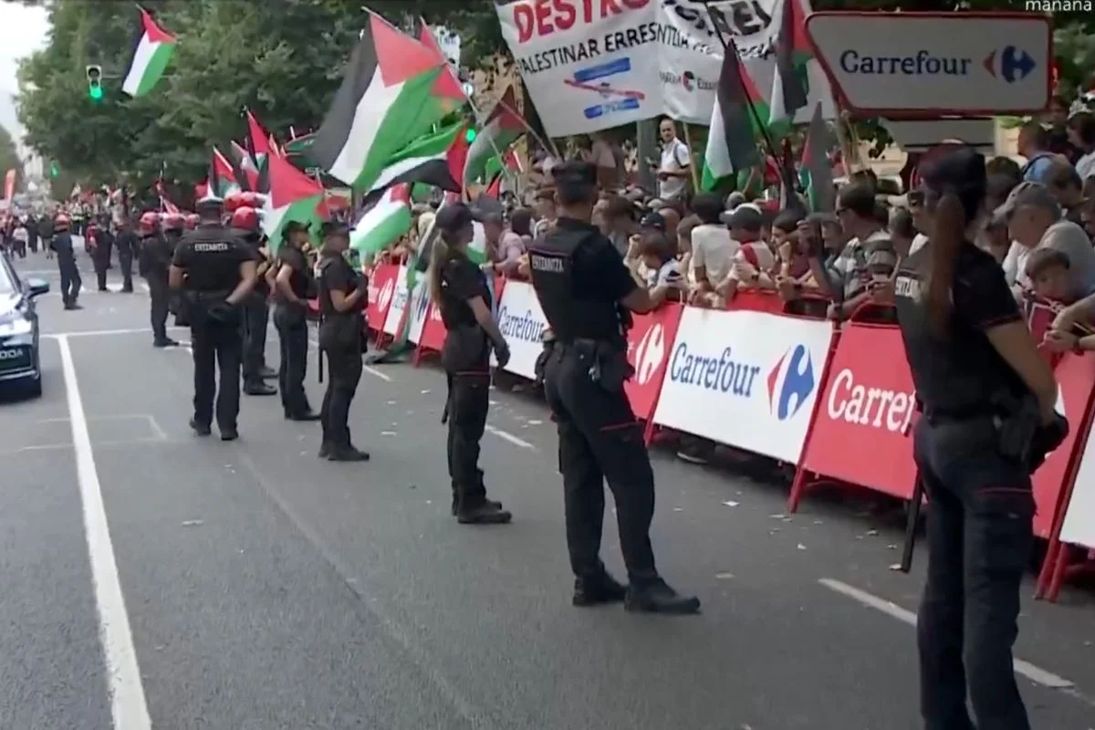 VIDEO| Protestas pro Palestina irrumpen final de la Vuelta a España, que contaba con competidores de Israel