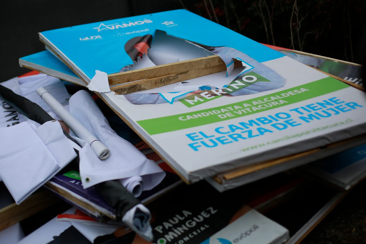 Miles de metros  de PVC que no se recicla: Proyecto de ley contra basura electoral duerme en el Senado