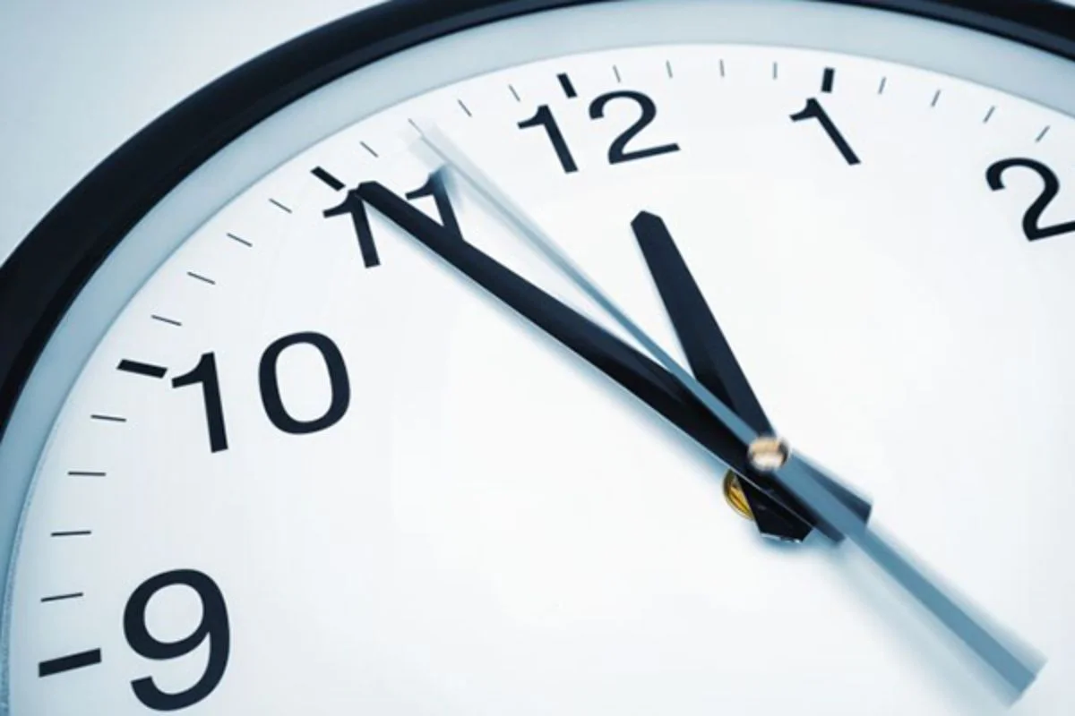 Cambio de hora en Chile: Se adelanta o se atrasa el reloj y en qué regiones no aplica la modificación