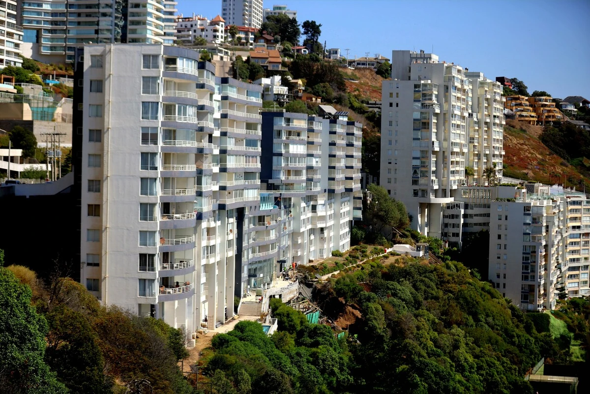 Edificio Euromarina II recupera su habitabilidad tras reparaciones avaladas por Serviu y municipio de Viña del Mar