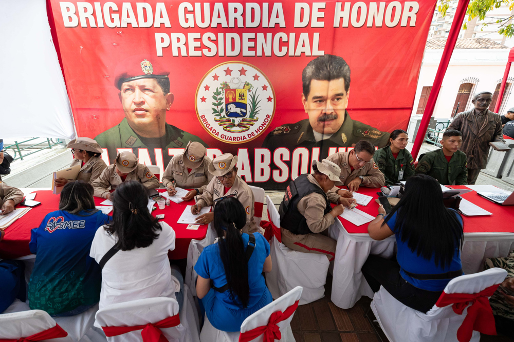 Venezuela da un paso más en tensiones con EE.UU. y anuncia que reforzará presencia militar en estados caribeños