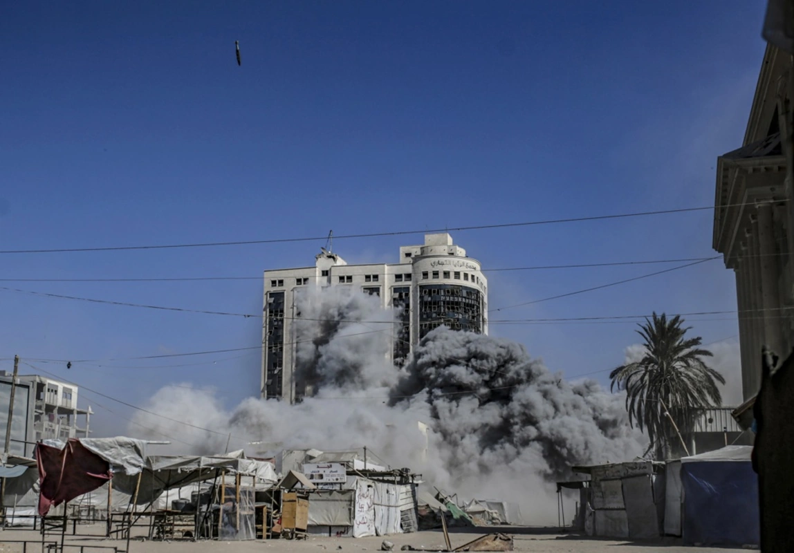 Israel bombardea un nuevo edificio de altura en Franja de Gaza: Netanyahu dijo que 