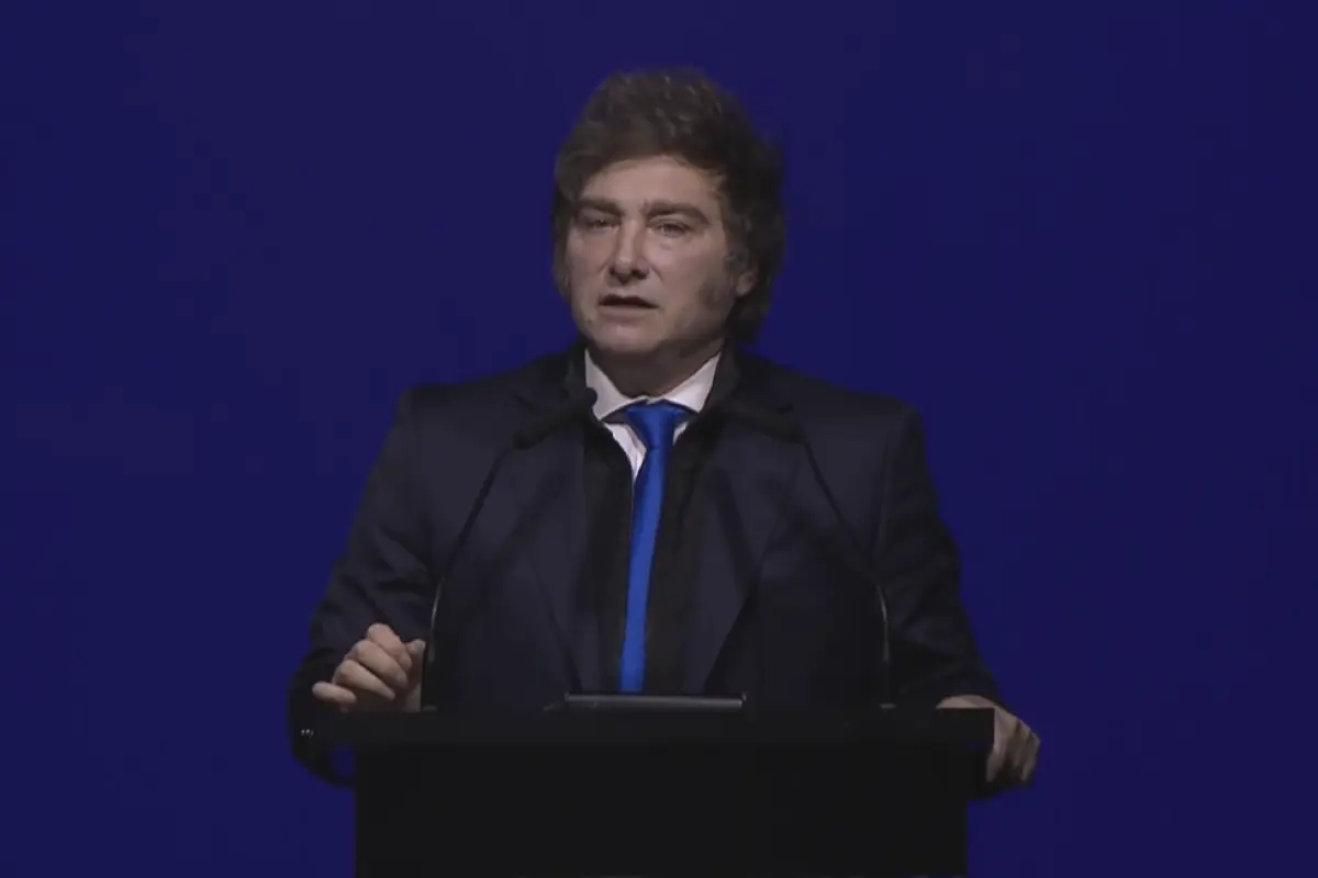 Milei bajo seria amenaza: Paliza electoral en Argentina hace tambalear su gobernabilidad y le da oxígeno al peronismo