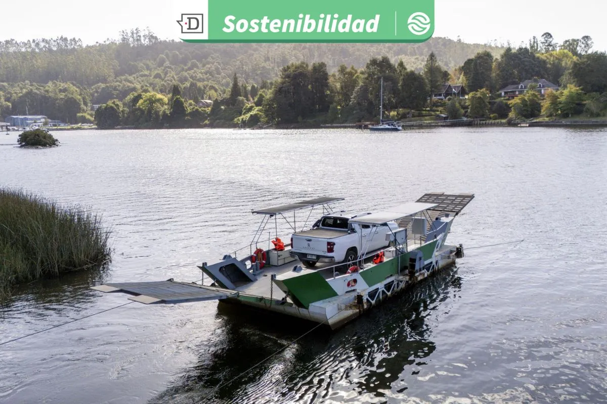 Cruzar el río sin contaminar y utilizando energías limpias: Conoce la innovadora barcaza estrenada en Valdivia