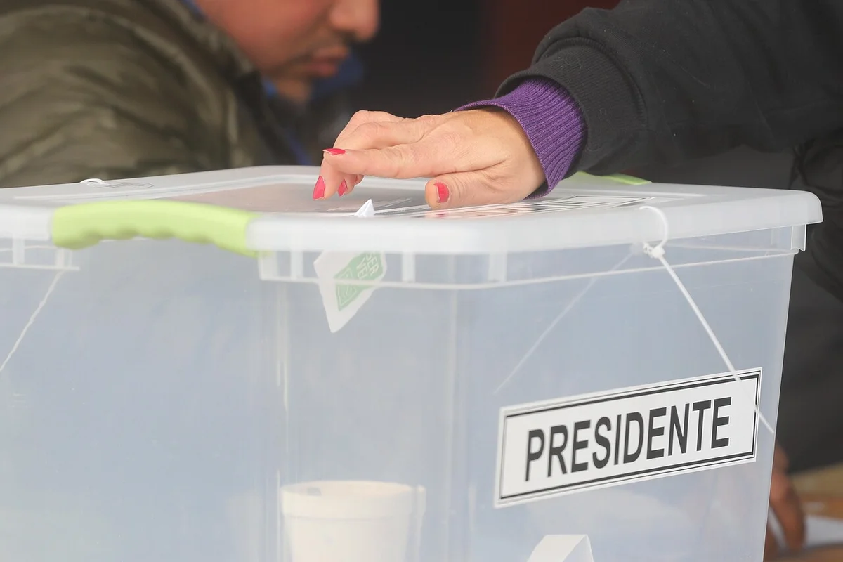 Multas de hasta 1,5 UTM por no votar y nuevas restricciones para el sufragio de extranjero