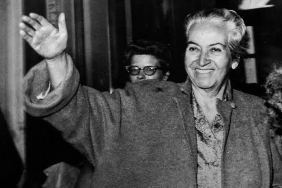 Poeta, docente e historiadora: Gabriela Mistral será homenajeada en seminario gratuito a 80 años de su Nobel