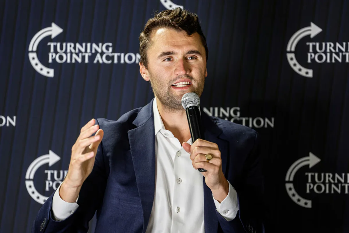 Charlie Kirk, influencer estadounidense partidario de Trump, recibe disparo en evento universitario: Está en estado crítico
